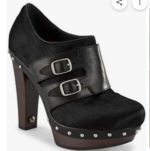 UGG Black Heeled Shoes with Buckle Detail